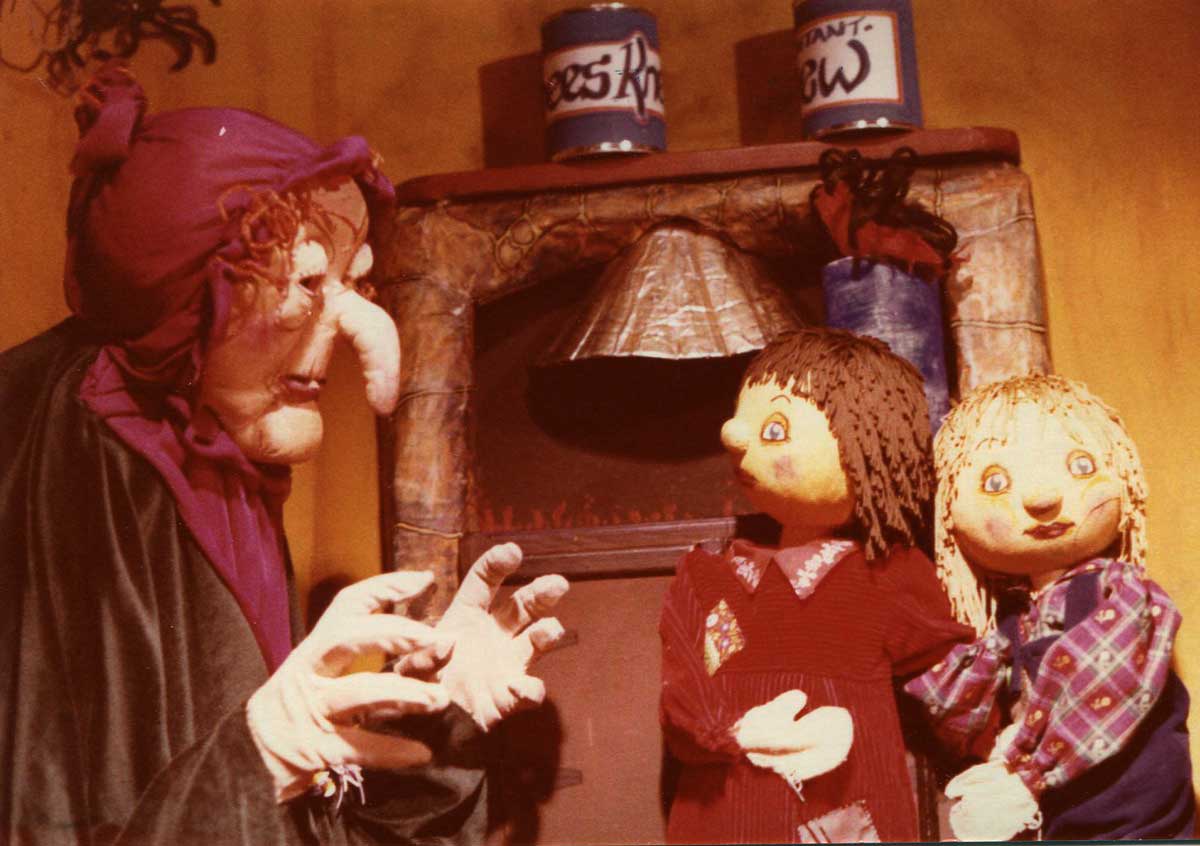 Hansel and Gretel Handspan Theatre body puppet of witch in kitchen with boy and girl puppets